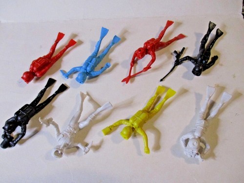 Lot 8 figurines - de,